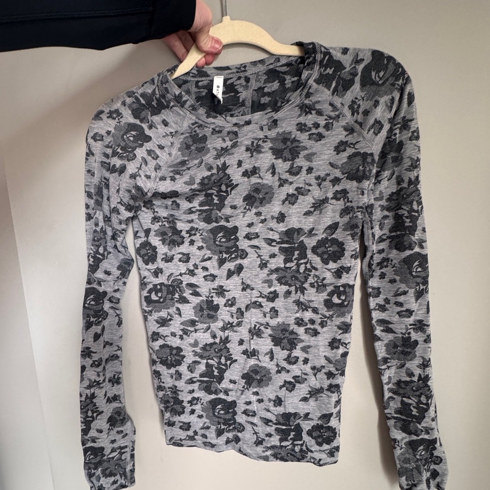 NWOT Athleta XS Momentum Long Sleeve Top Osprey Grey - Picture 3 of 5